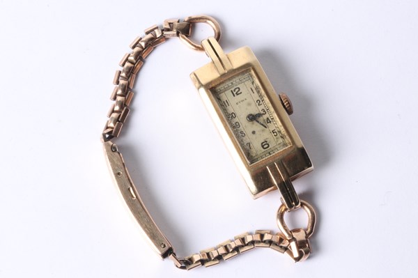 Lot 1016 - GOLD WATCH