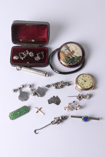 Lot 1022 - JEWELLERY