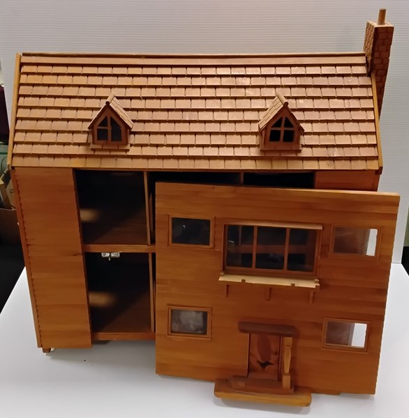 Lot 1316 - HUON PINE DOLLS HOUSE