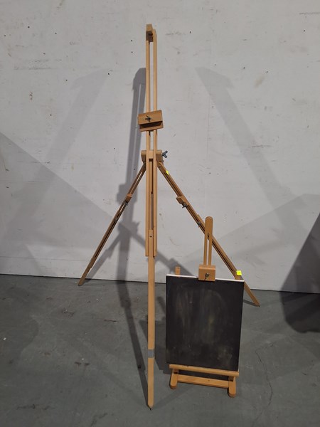 Lot 197 - ARTISTS EASELS