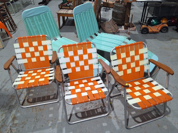 Lot 214 - RETRO LOUNGES AND CHAIRS