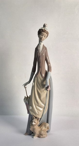 Lot 1112 - LLADRO FIGURE