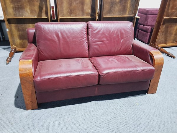 Lot 187 - LEATHER LOUNGE