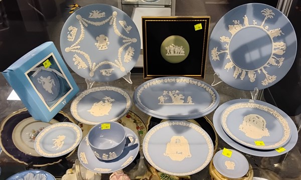 Lot 1172 - WEDGWOOD JASPERWARE