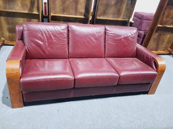 Lot 189 - LEATHER LOUNGE