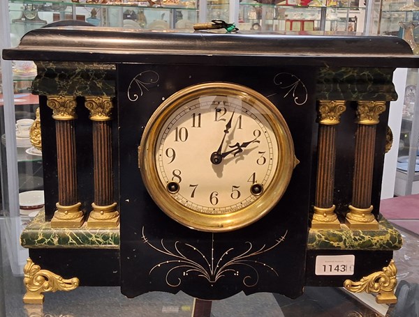 Lot 1143 - MANTEL CLOCK