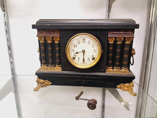 Lot 1241 - MANTEL CLOCK