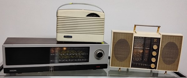 Lot 1368 - RADIOS