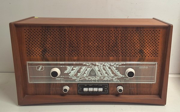 Lot 1149 - DANISH RADIO