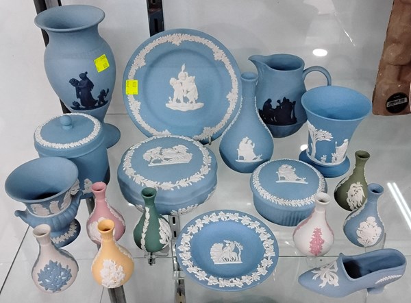 Lot 1385 - WEDGWOOD JASPERWARE