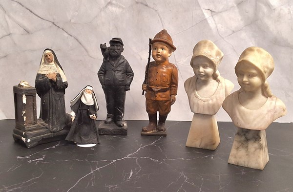 Lot 1302 - SCULPTURES & FIGURINES