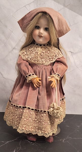 Lot 1241 - VINTAGE DOLL