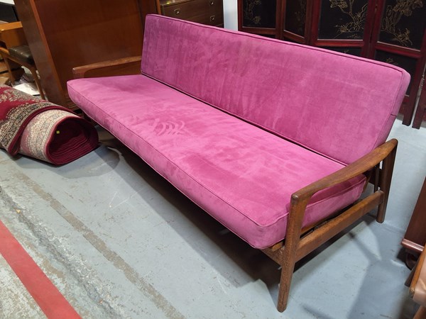 Lot 486 - LOUNGE/ DAYBED