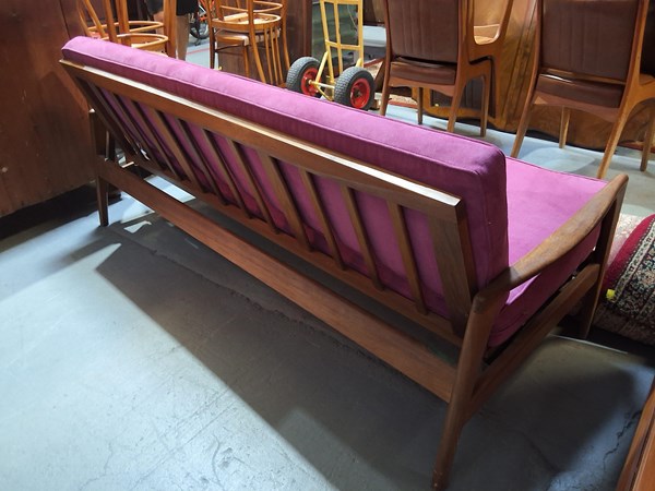 Lot 486 - LOUNGE/ DAYBED