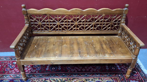 Lot 283 - BENCH SEAT