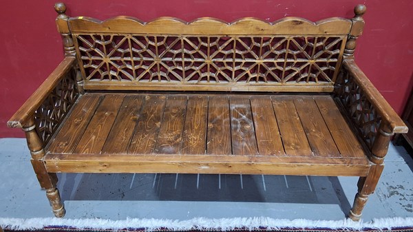 Lot 284 - BENCH SEAT