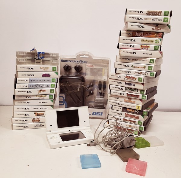 Lot 1209 - DS GAMES