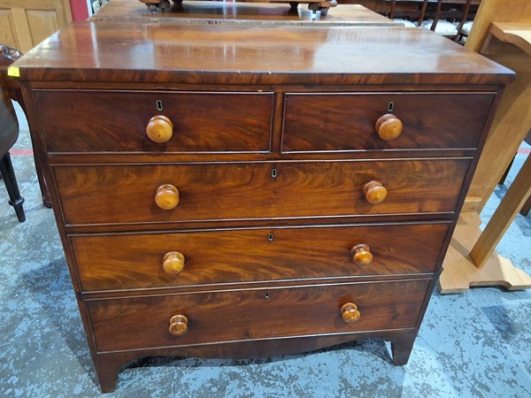 Lot 90 - CHEST OF DRAWERS