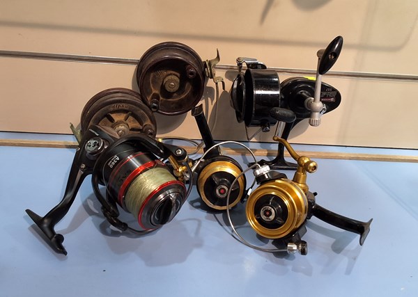 Lot 1201 - FISHING REELS