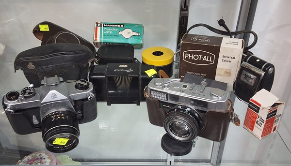 Lot 1386 - CAMERAS