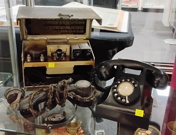 Lot 1414 - TELEPHONES