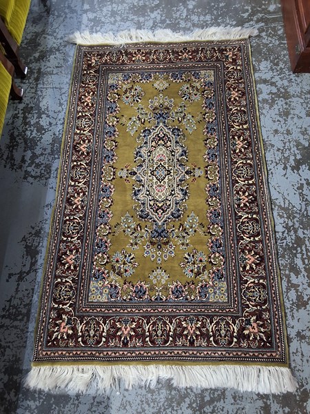 Lot 5 - RUG