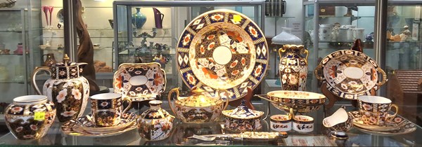 Lot 1156 - A COLLECTION OF IMARI CHINA