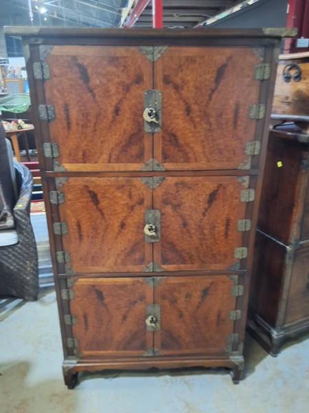 Lot 422 - CABINET