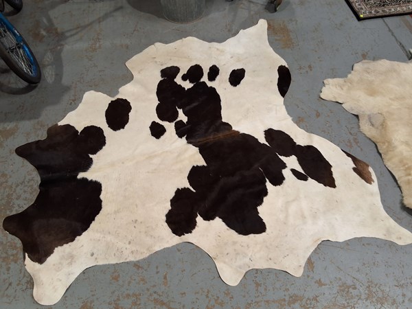 Lot 53 - COWHIDE