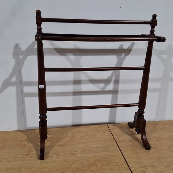 Lot 119 - TOWEL RAIL