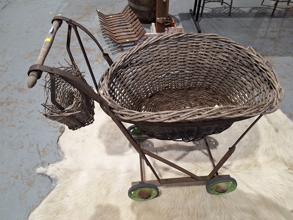 Lot 160 - LAUNDRY TROLLEY