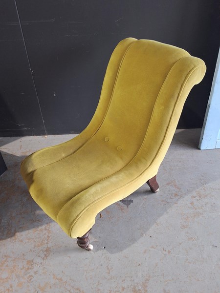 Lot 123 - SLIPPER CHAIR