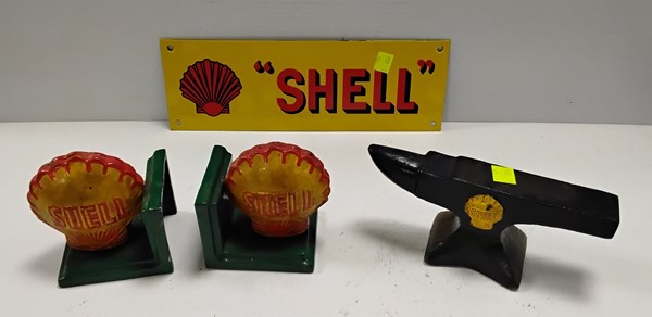 Lot 1152 - SHELL COLLECTABLES