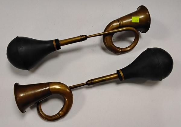 Lot 1178 - VINTAGE STYLE CAR HORNS