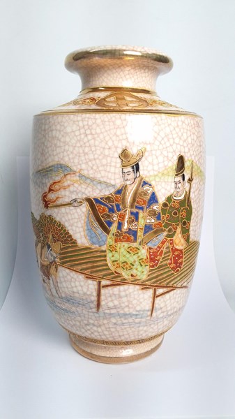 Lot 1112 - SATSUMA VASE