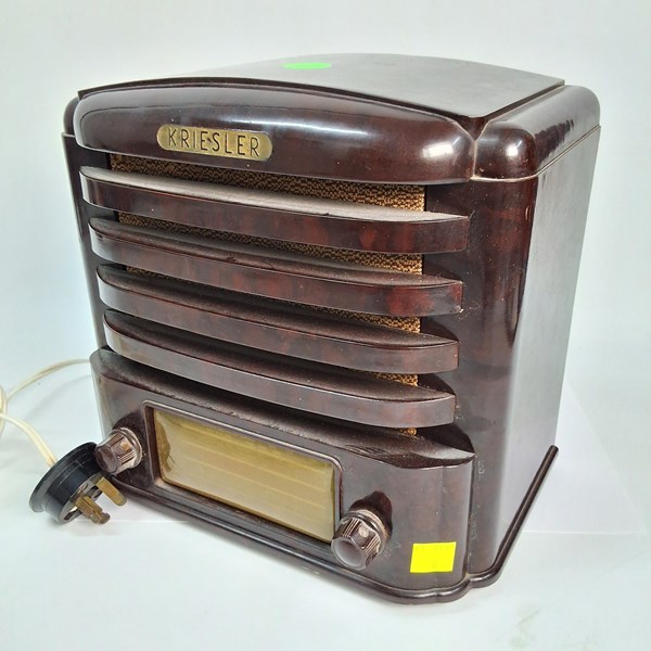 Lot 1217 - BAKELITE RADIO