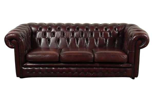 Lot 51 - CHESTERFIELD LOUNGE