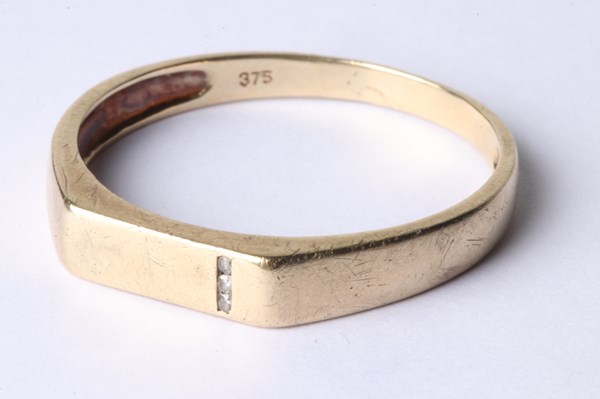 Lot 1007 - GENTS GOLD RING