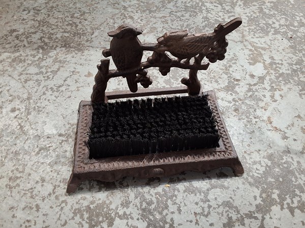 Lot 260 - BOOT BRUSH