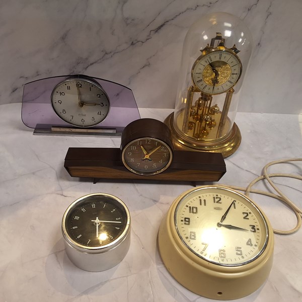 Lot 1313 - CLOCKS