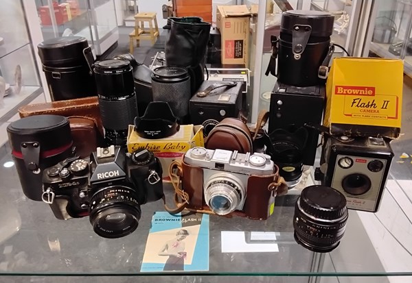 Lot 1314 - CAMERAS & LENSES