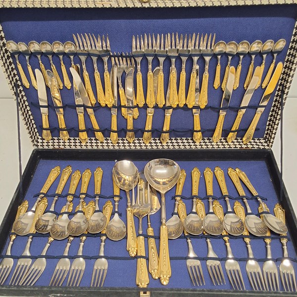 Lot 1308 - CUTLERY SET