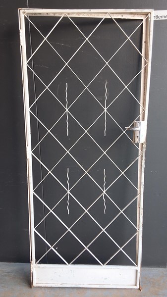 Lot 286 - DOOR SCREEN