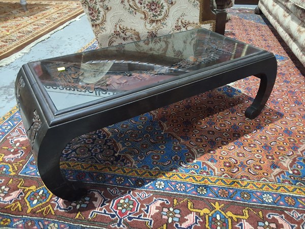 Lot 20 - COFFEE TABLE