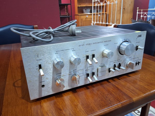 Lot 228 - AMPLIFIER