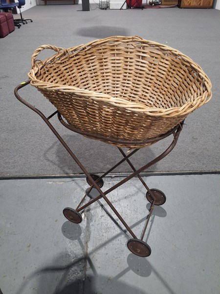 Lot 189 - WASH TROLLEY