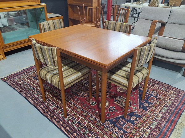 Lot 250 - DINING SUITE