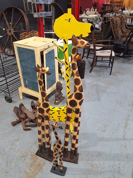 Lot 150 - GIRAFFE LOT