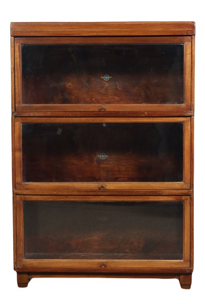 Lot 144 - GLOBE WERNICKE BOOKCASE