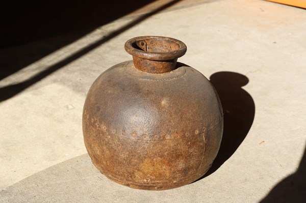 Lot 95 - WATER POT